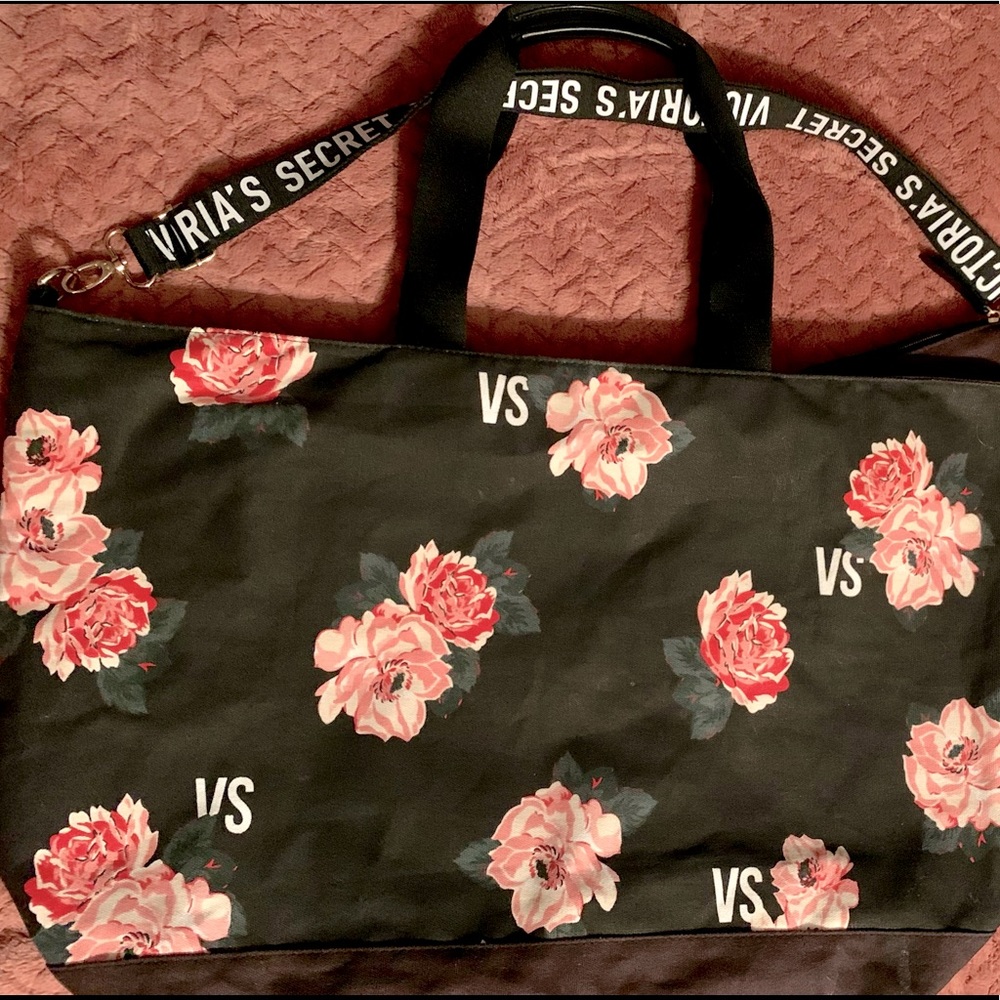 Victoria’s Secret Beach/overnight bags. only used a couple of times, pristine